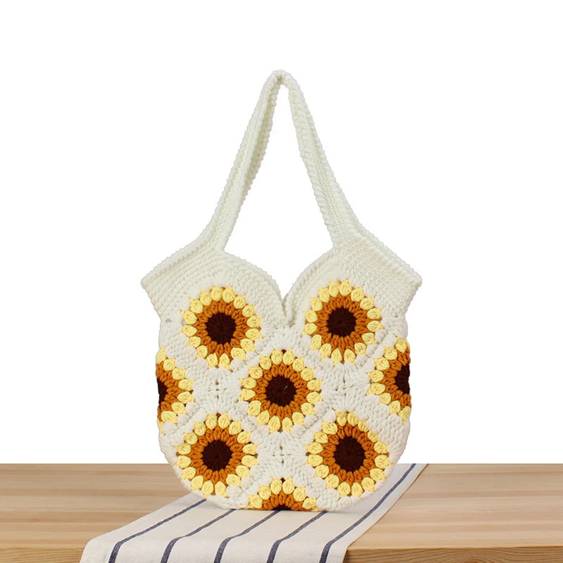 Handtasche mit floralem Häkelmuster Skanto