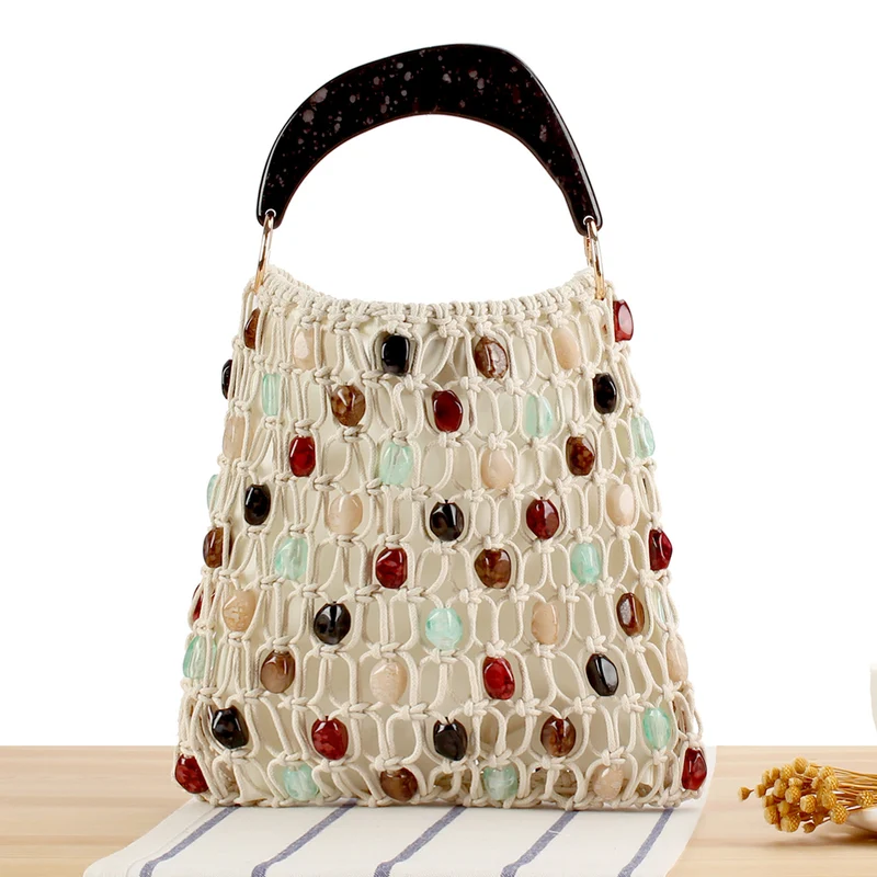 Handtasche mit farbenfrohem Schmuckelement Skanto