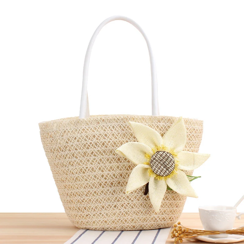 Handtasche mit floraler Applikation aus Naturmaterial Skanto