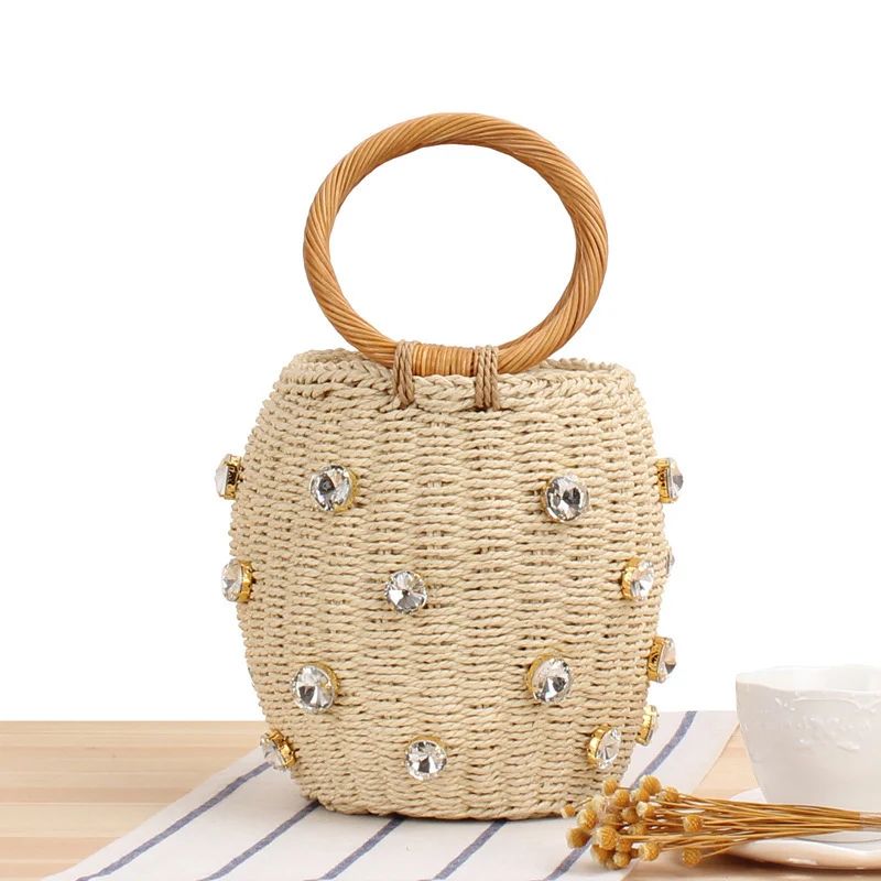 Moderne Korbtasche mit funkelnden Details Skanto