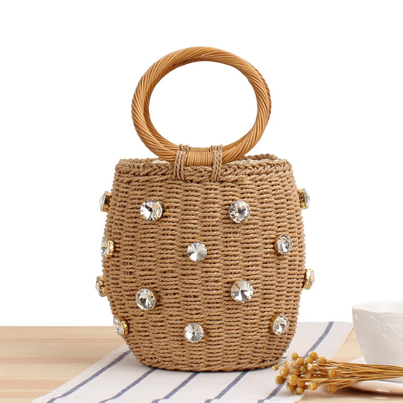 Moderne Korbtasche mit funkelnden Details Skanto