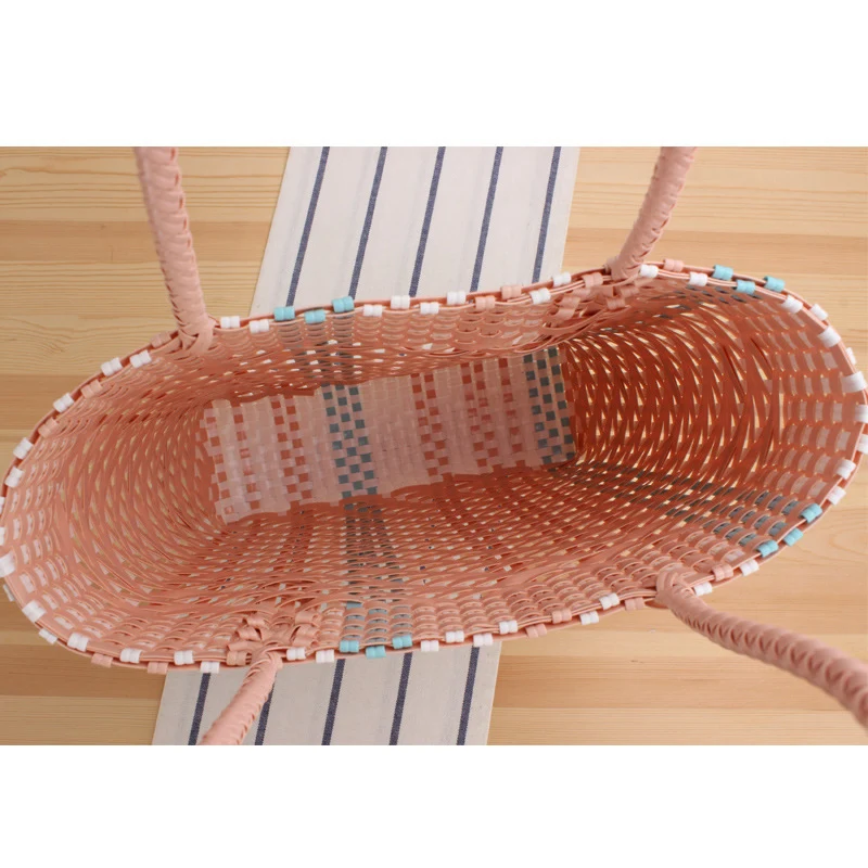 Geflochtene Tragetasche mit farbenfrohem Design und stabilen Griffen Skanto