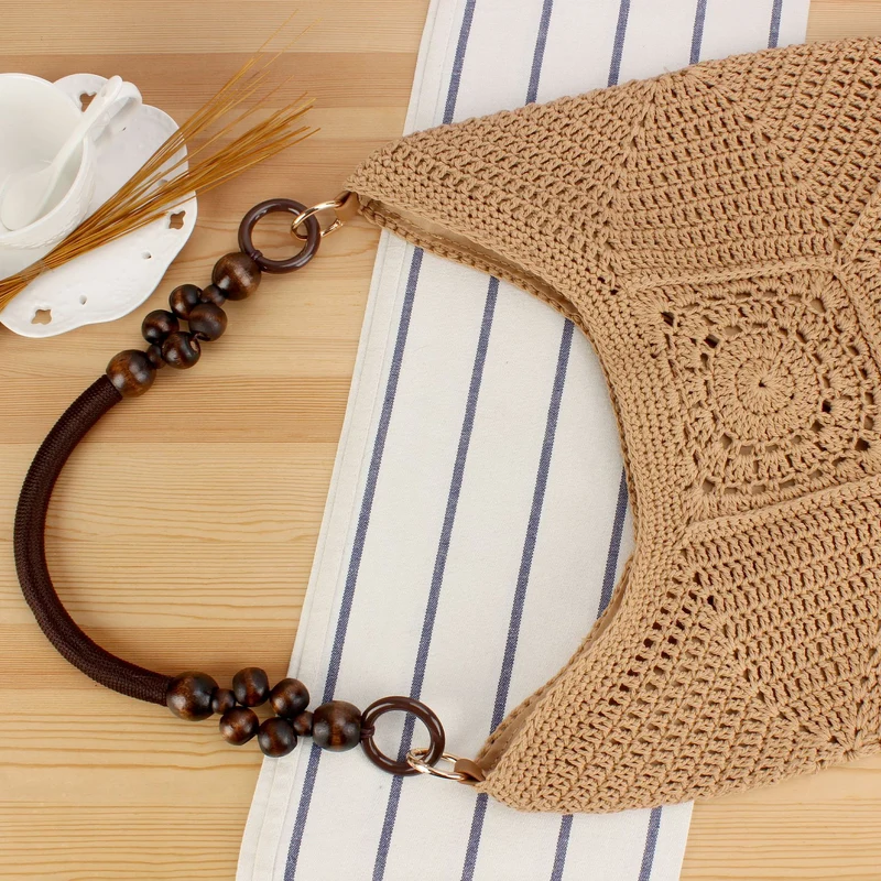 Handtasche aus handgeknüpftem Naturmaterial mit stilvollen Holzgriffen Skanto
