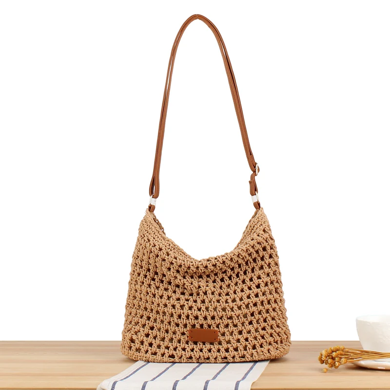Handtasche aus handgewebtem Naturmaterial mit Lederakzenten Skanto