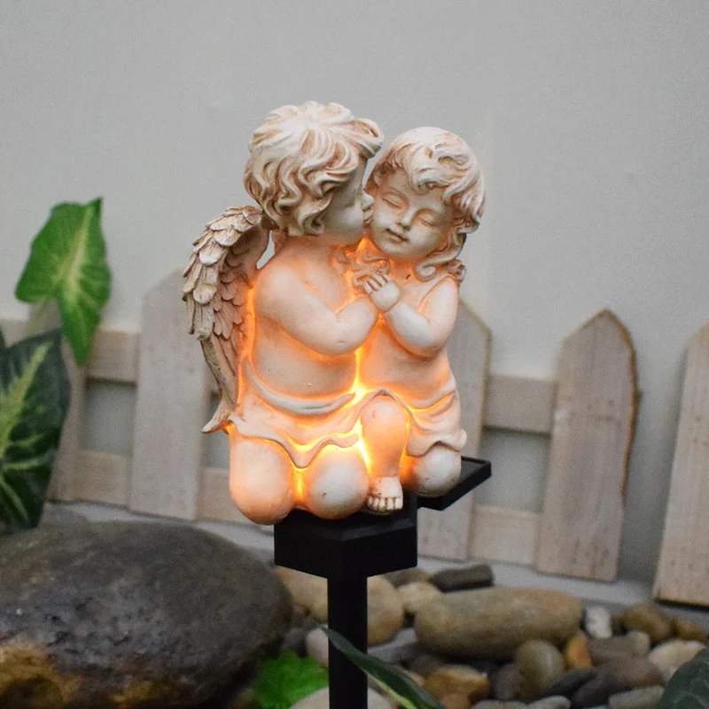 Dekorative Solar-Gartenstecker-Statue, Mädchenfigur aus Harz mit integrierter Solar-LED und wetterfestem Erdspieß Skanto