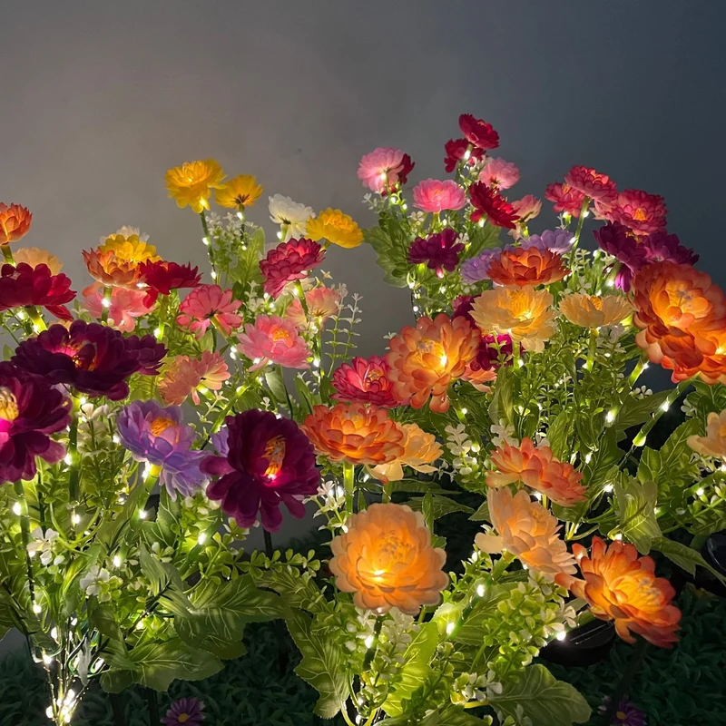 Solarbetriebener lebensechter Blumen-Gartenstecker mit Multi-Kopf-LED-Cluster und wasserdichtem Dämmerungssensor