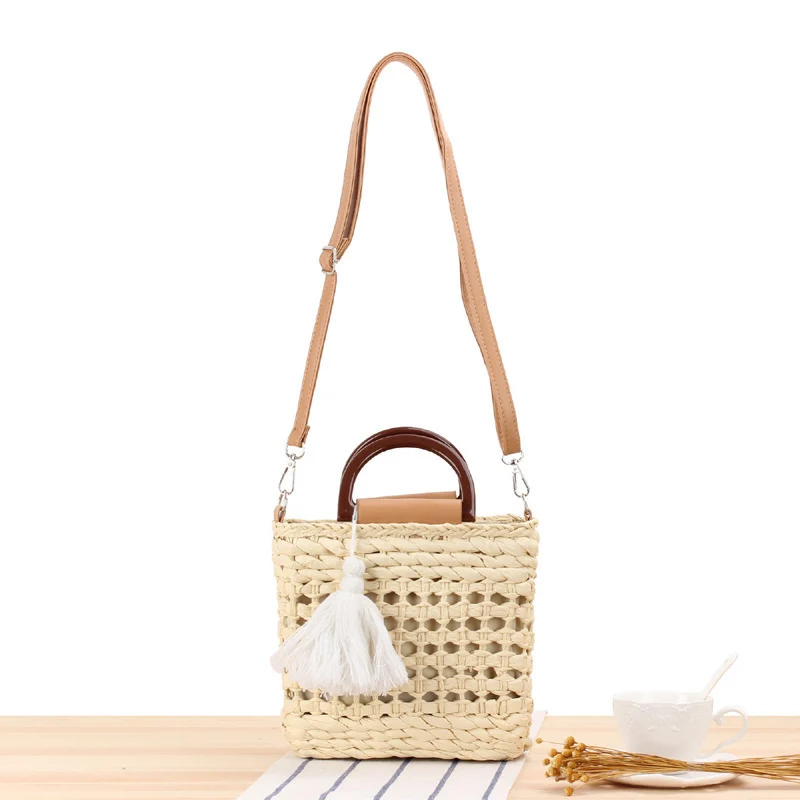 Designer-Handtasche mit stilvollem Holzgriff und praktischem abnehmbarem Schultergurt Skanto