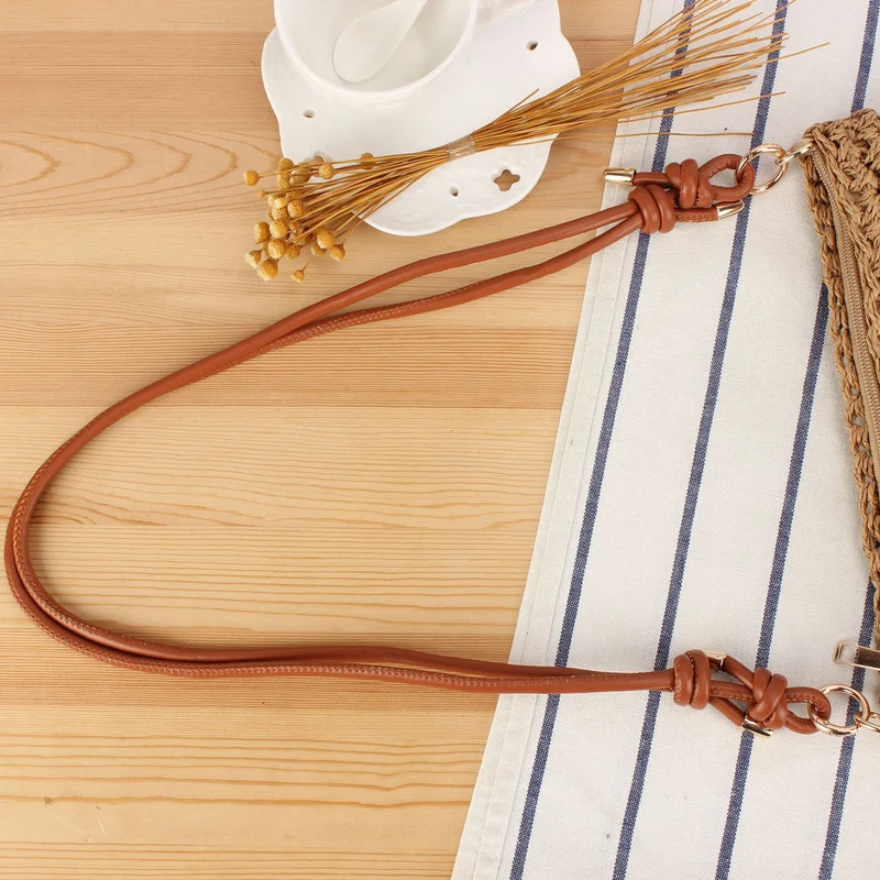 Handtasche aus geflochtenem Naturmaterial mit elegantem Knopfverschluss Skanto