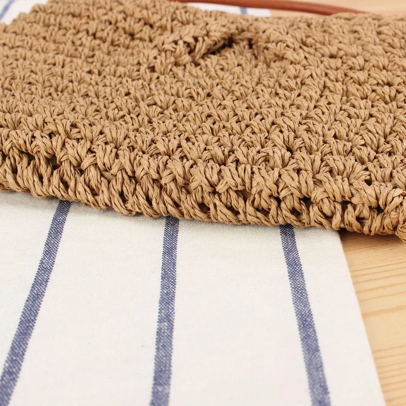 Handtasche aus geflochtenem Naturmaterial mit elegantem Knopfverschluss Skanto