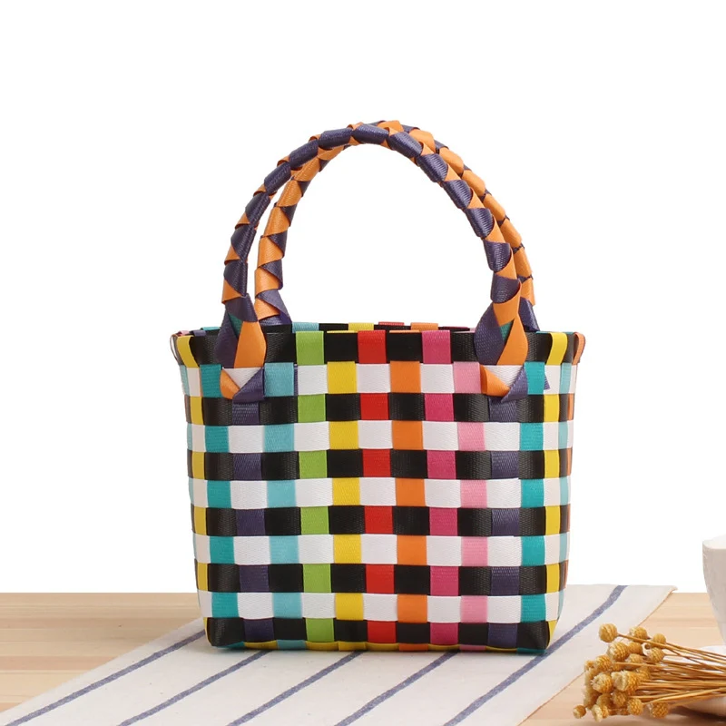 Gewebte Handtasche mit Karomuster Skanto