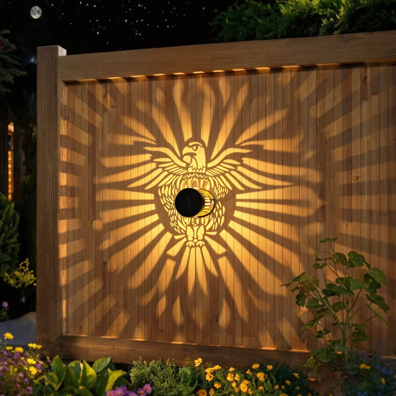 Outdoor Mandala Sonnenprojektions-Wandleuchte mit gemustertem Metallgehäuse und automatischem Dämmerungssensor Skanto