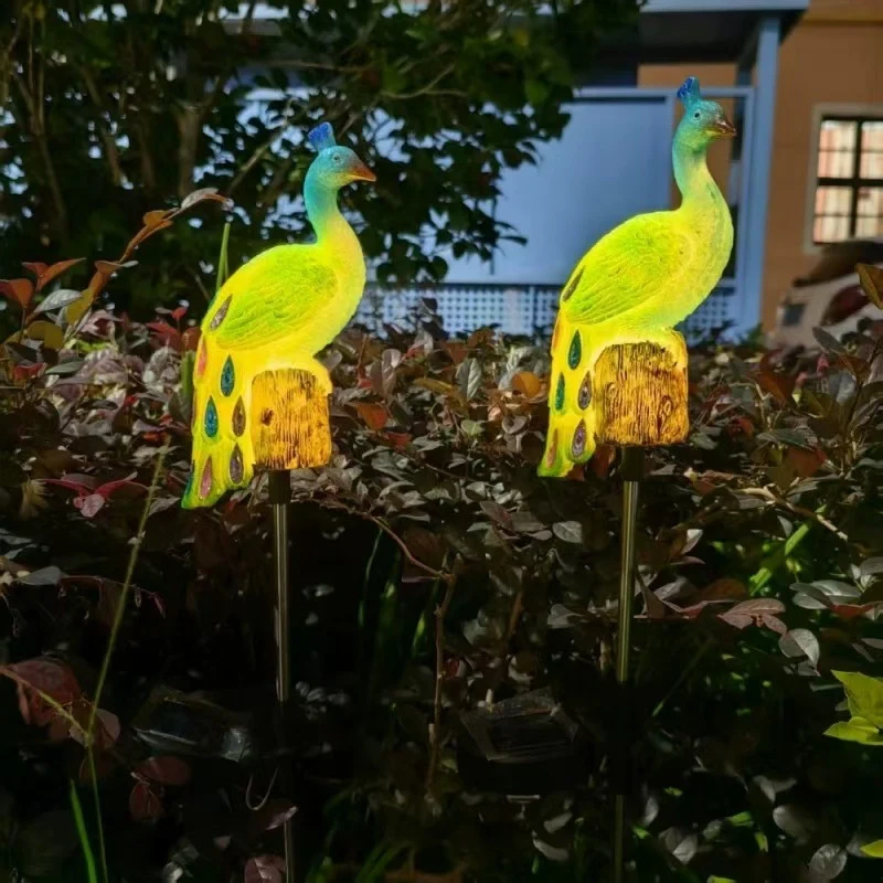 Skanto Solarbetriebene Pfau-Gartensteckerleuchte mit LED-Harzskulptur und wasserdichtem Edelstahlspieß Skanto