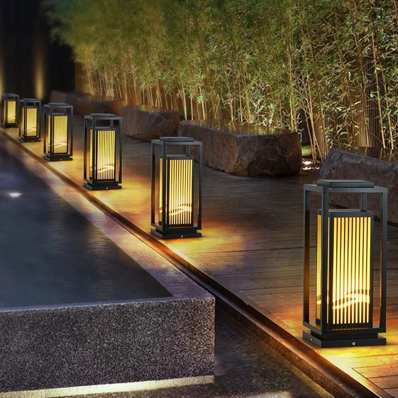 Japanisch inspirierte LED-Außenlaterne mit Holzrahmen Skanto