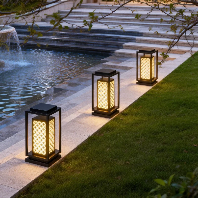 Japanisch inspirierte LED-Außenlaterne mit Holzrahmen Skanto