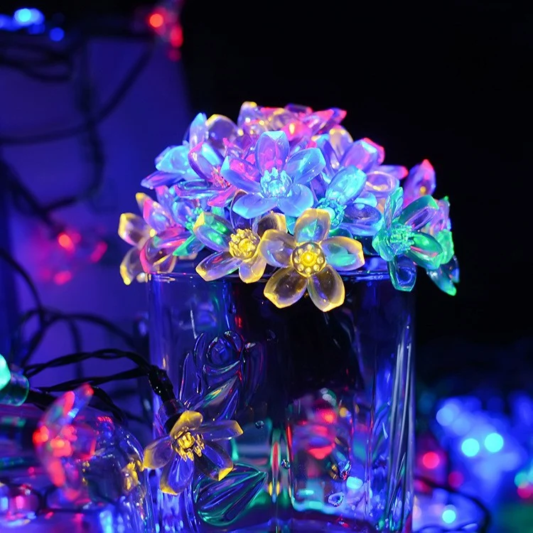 Skanto Kugel-LED-Lichterkette mit wasserdichtem Kupferdraht und strukturierten Klarglasbirnen Skanto