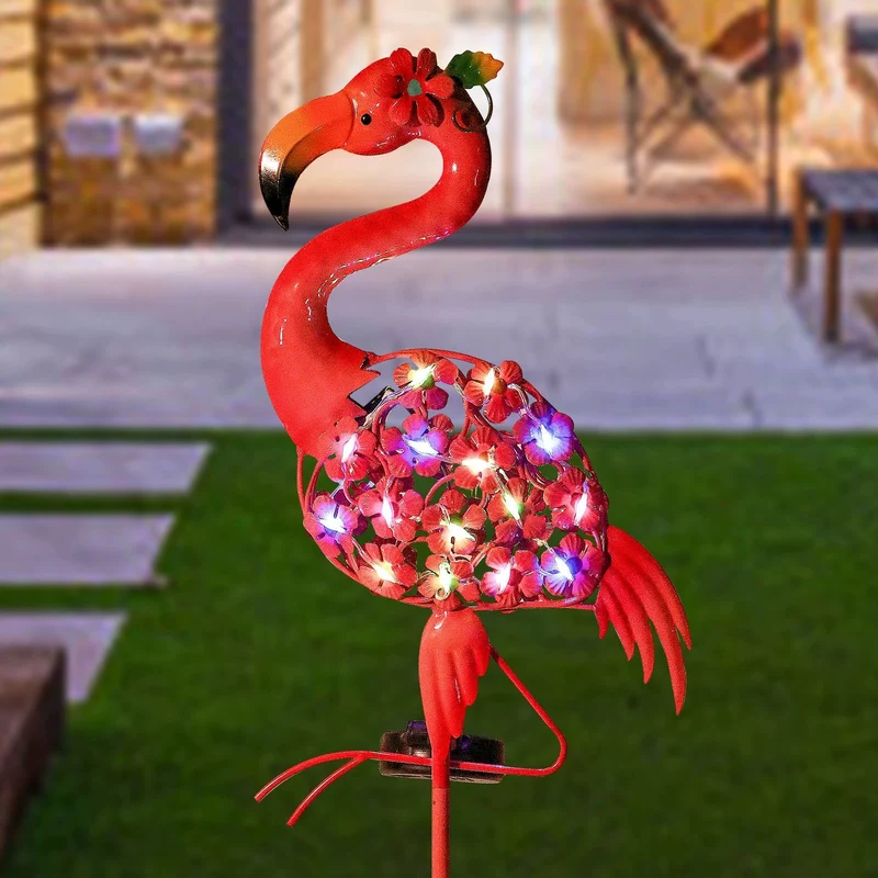 Dekorative Metall-Pfau-Gartenstecker-Skulptur mit integrierten LED-Lichterketten und wetterfestem Outdoor-Erdspieß Skanto