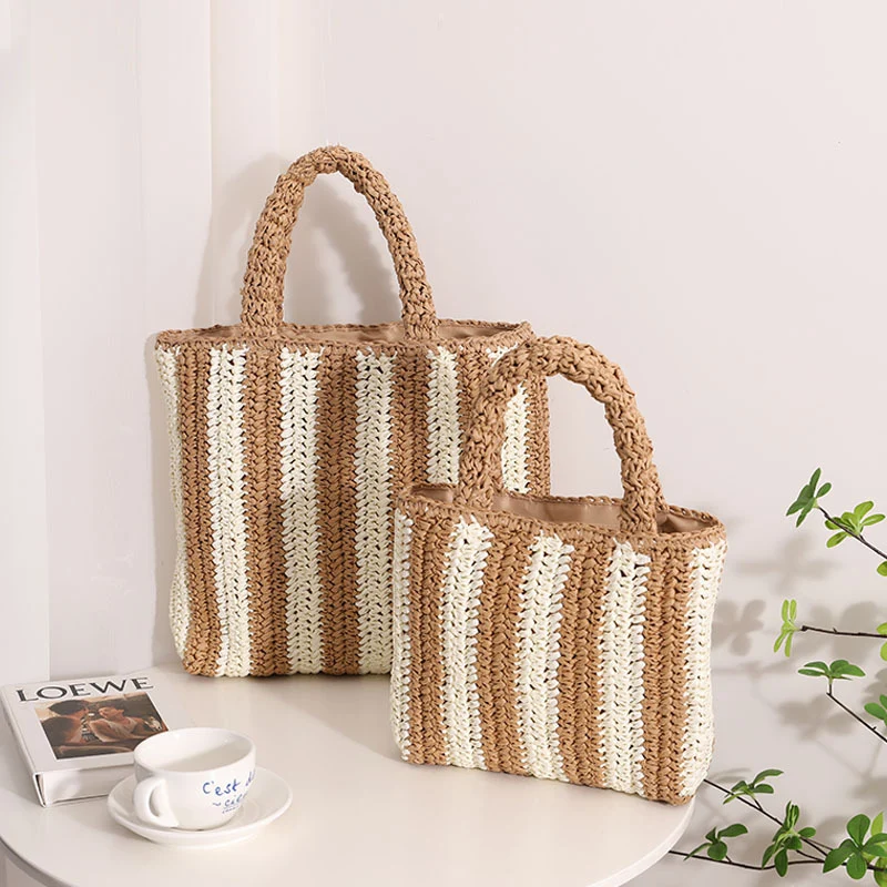 Moderne Strohtasche mit strukturiertem Faltdesign Skanto