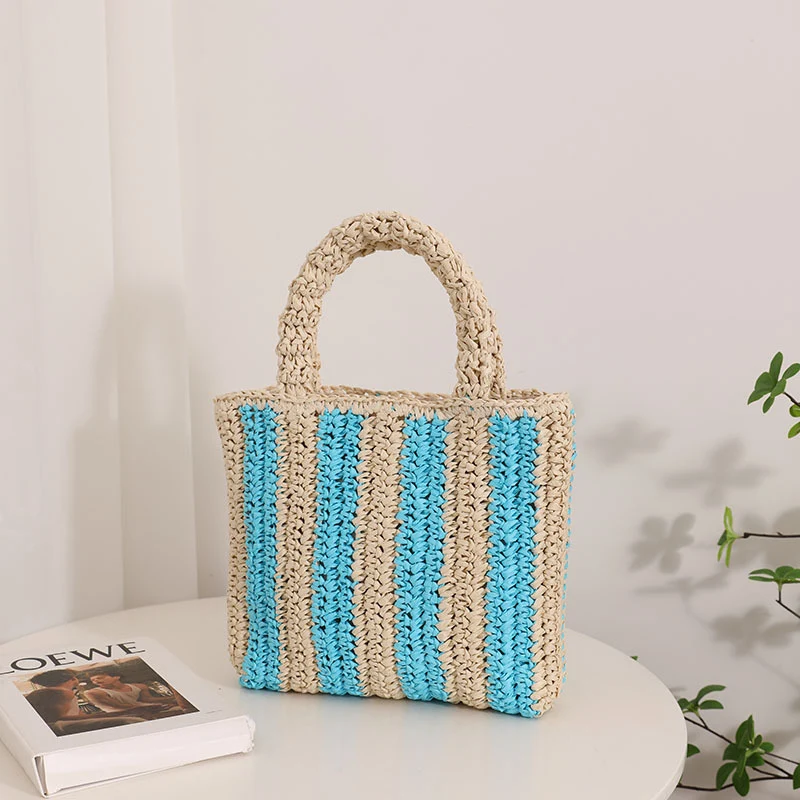 Moderne Strohtasche mit strukturiertem Faltdesign Skanto