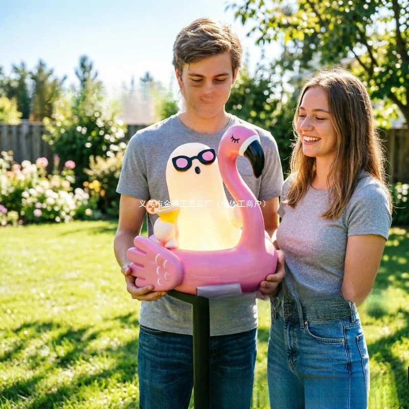 Verspielte Solar-Flamingo Gartenstecker Laterne mit integrierter LED-Figur und Erdspieß Skanto