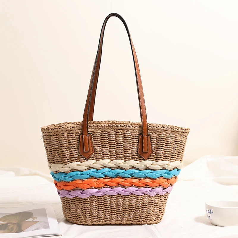 Strohtasche im Korb-Stil mit farbigen Flechtakzenten Skanto