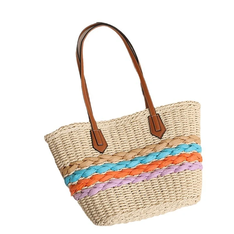 Strohtasche im Korb-Stil mit farbigen Flechtakzenten Skanto