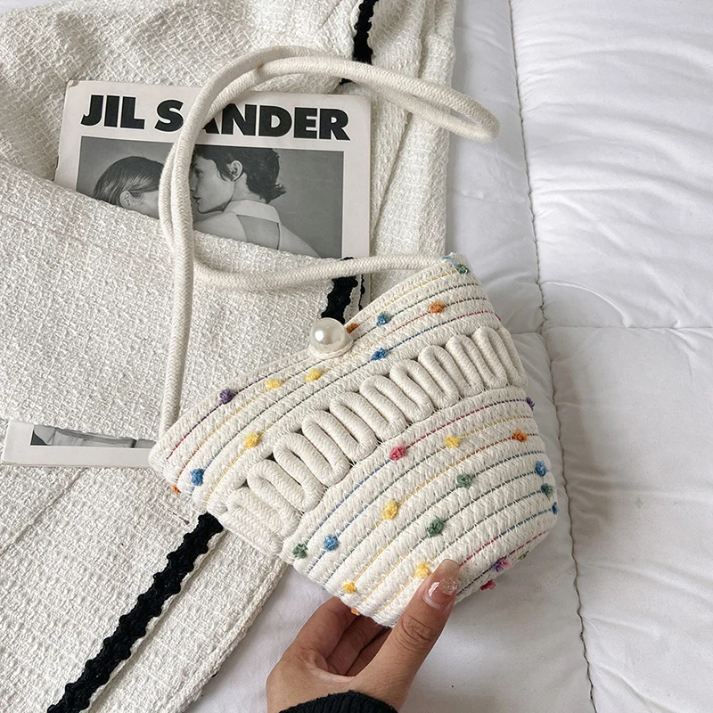 Verspielte Handtasche aus geflochtenem Material Skanto