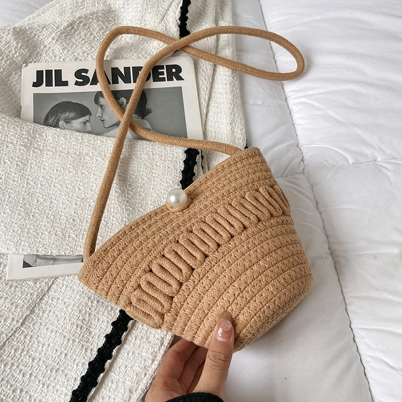 Verspielte Handtasche aus geflochtenem Material Skanto