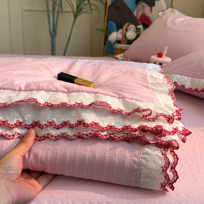 Tagesdecke für Damen mit eleganter Spitzenborte und feiner Baumwolloberfläche Skanto