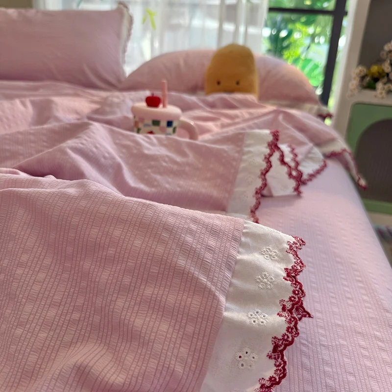 Tagesdecke für Damen mit eleganter Spitzenborte und feiner Baumwolloberfläche Skanto