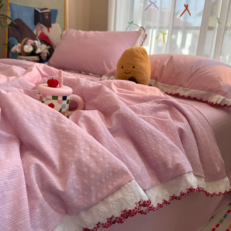 Tagesdecke für Damen mit eleganter Spitzenborte und feiner Baumwolloberfläche Skanto