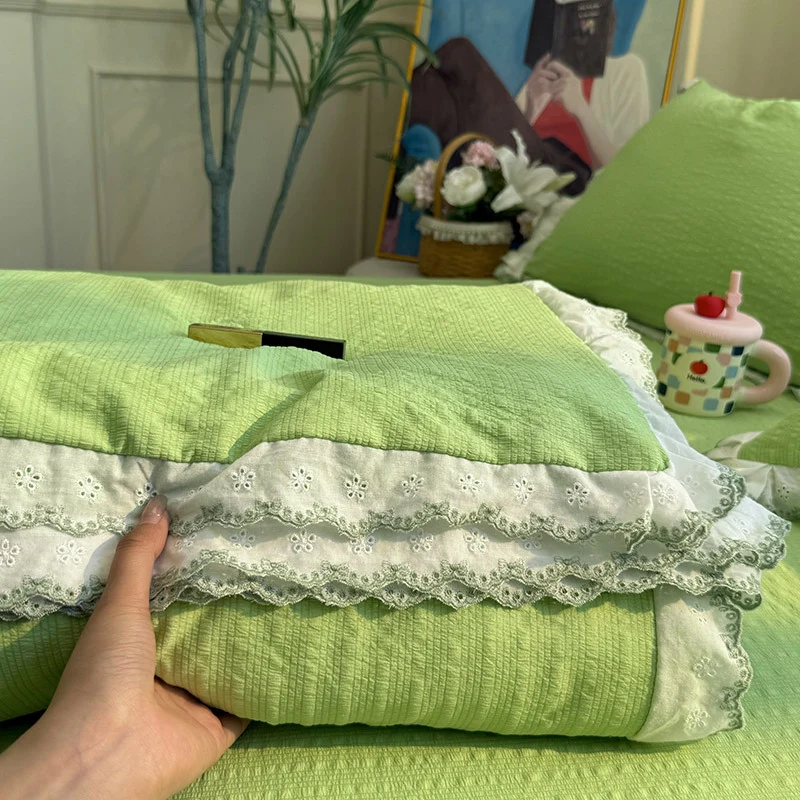 Tagesdecke für Damen mit eleganter Spitzenborte und feiner Baumwolloberfläche Skanto