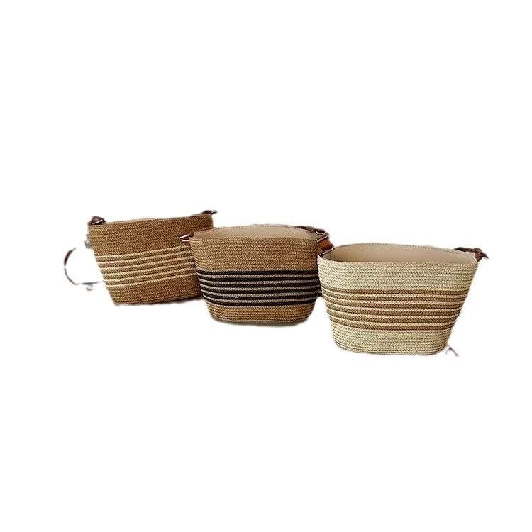 Trendige Sommerhandtasche aus gewebtem Material Skanto
