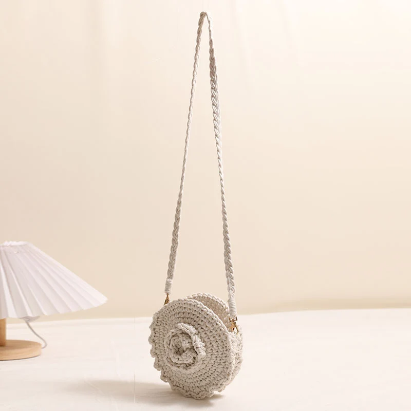 Handgehäkelte Crossover-Tasche mit floralen Details Skanto