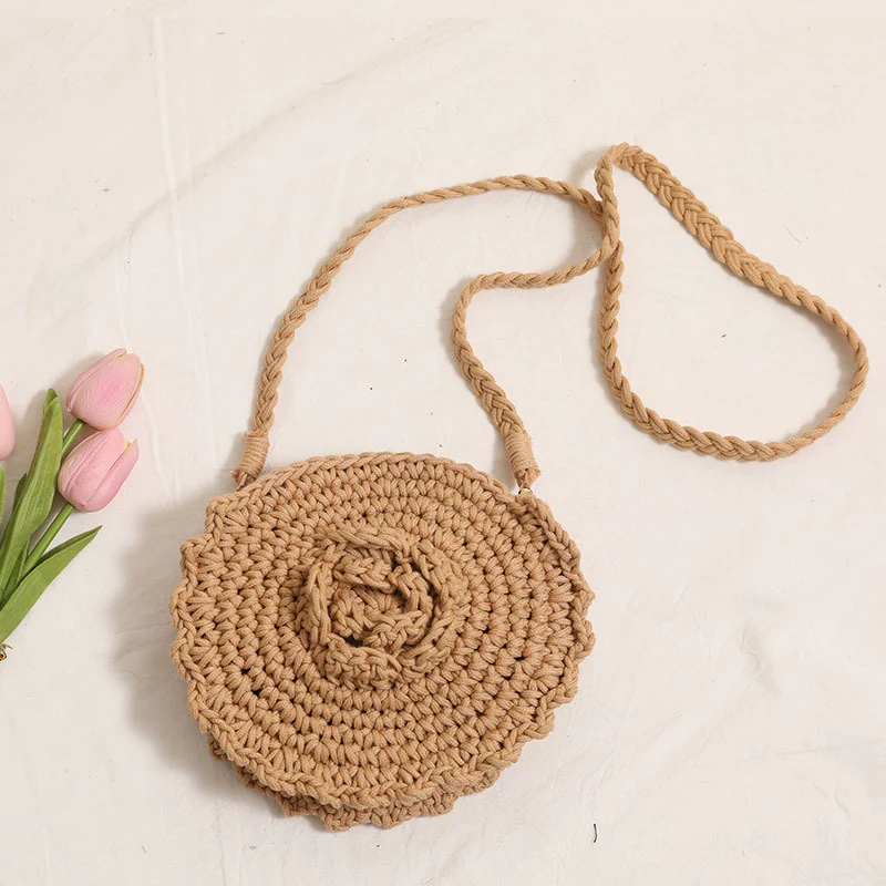Handgehäkelte Crossover-Tasche mit floralen Details Skanto