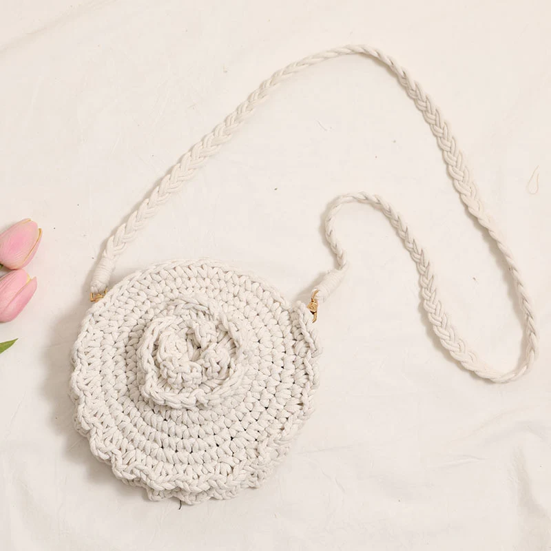 Handgehäkelte Crossover-Tasche mit floralen Details Skanto