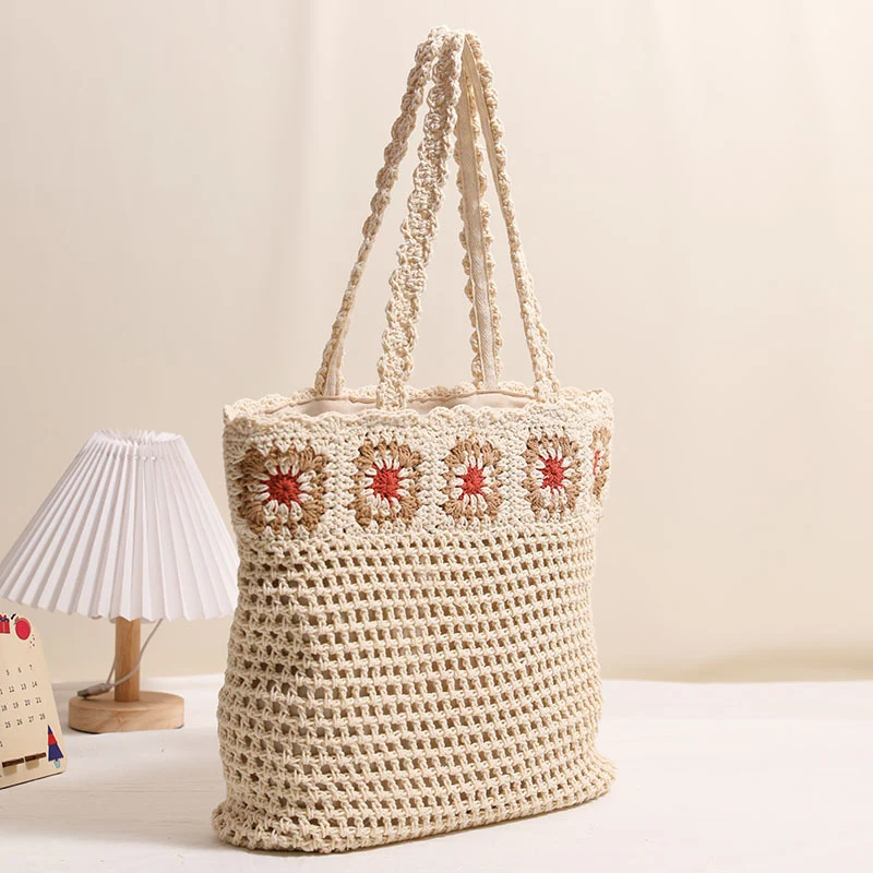 Handgehäkelte Strandtasche mit floralen Akzenten Skanto