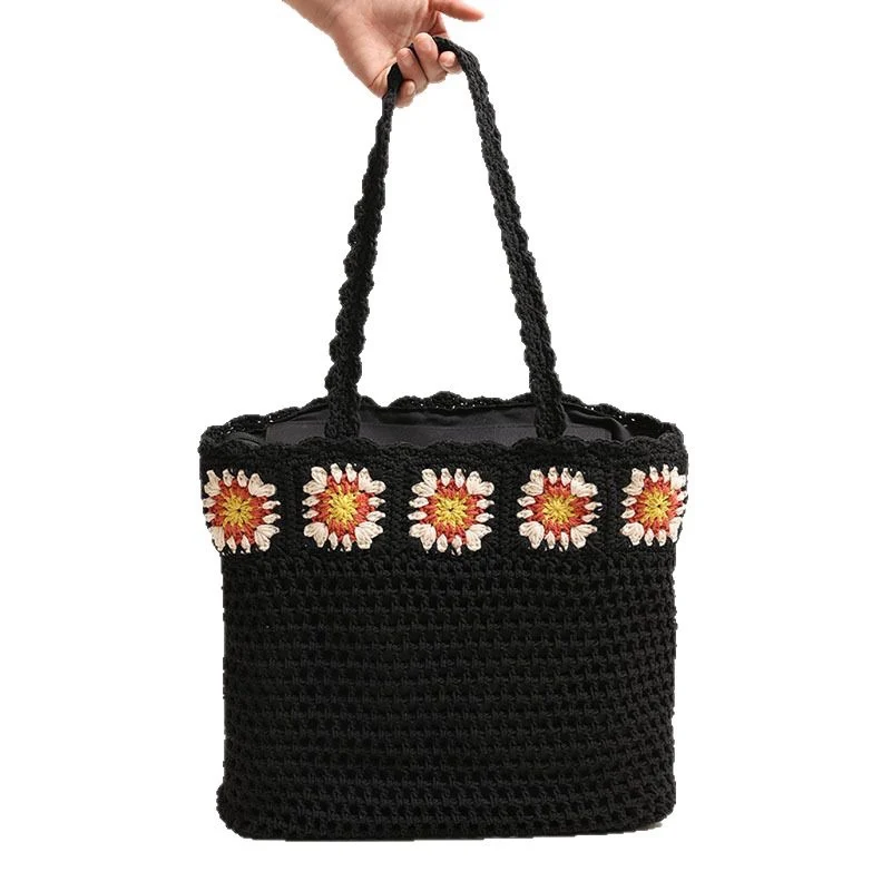 Handgehäkelte Strandtasche mit floralen Akzenten Skanto