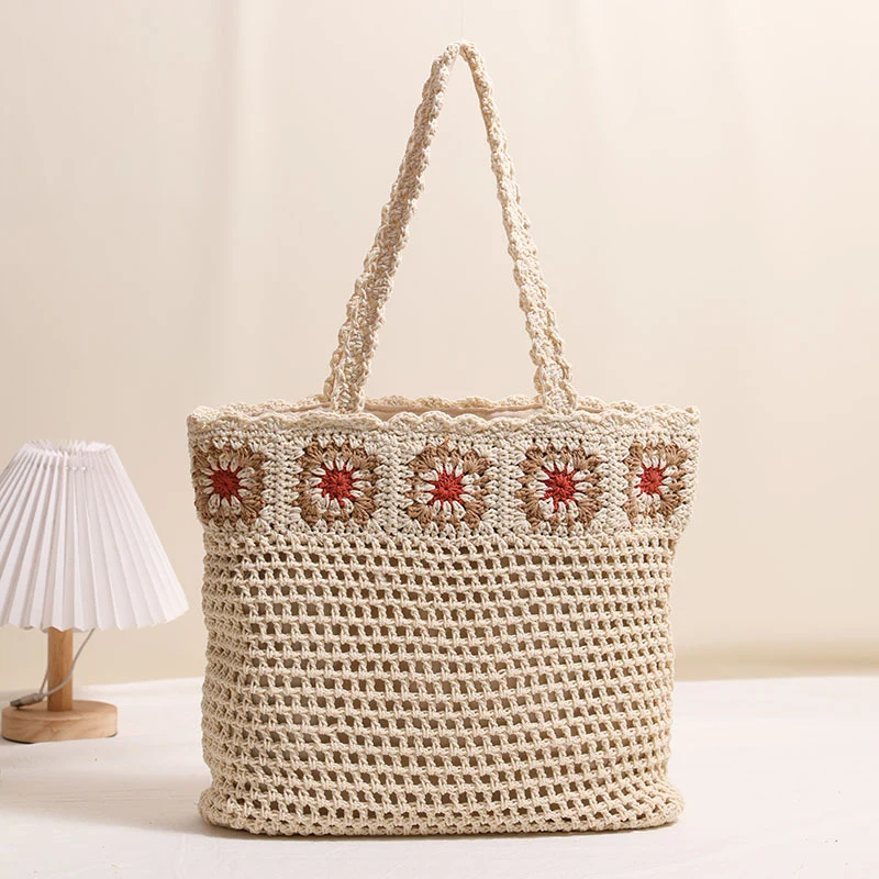 Handgehäkelte Strandtasche mit floralen Akzenten Skanto