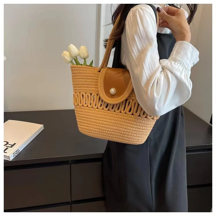 Handgemachte Korbtasche mit eleganten Lederdetails Skanto