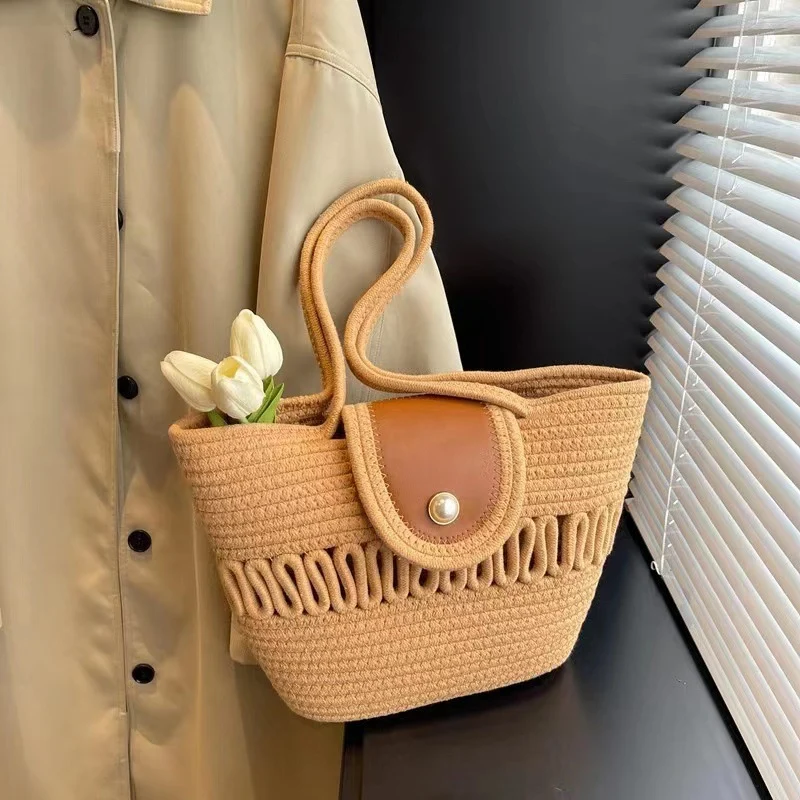 Handgemachte Korbtasche mit eleganten Lederdetails Skanto