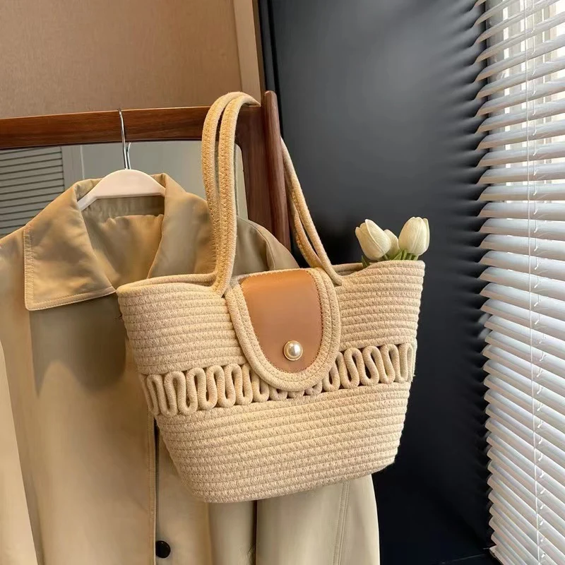 Handgemachte Korbtasche mit eleganten Lederdetails Skanto