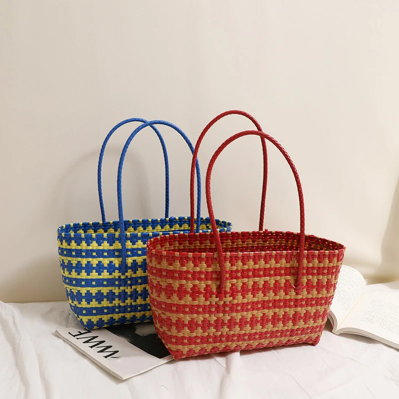 Geflochtener Raffia-Korb mit farbigem Kontraststreifen Skanto