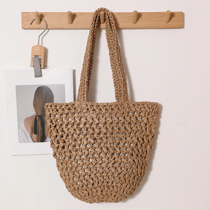 Geflochtene Raffia-Umhängetasche mit geräumigem Innenfach Skanto