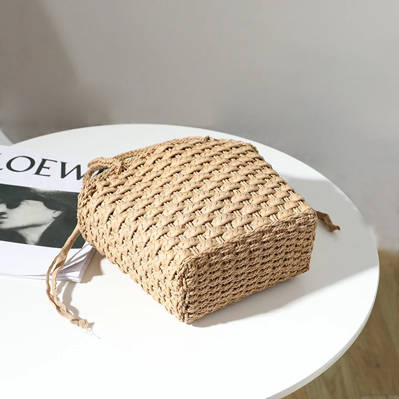 Handgefertigte Strohtasche mit verstellbarem Innenfutter Skanto