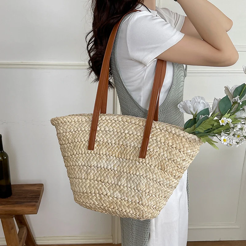 Elegante gewebte Tasche mit langen Lederriemen Skanto