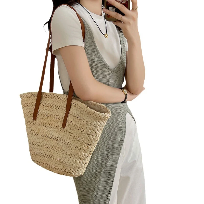 Elegante gewebte Tasche mit langen Lederriemen Skanto