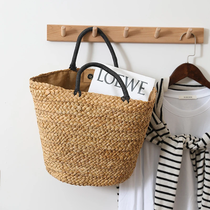 Elegante gewebte Tasche mit Kontrastgriff Skanto