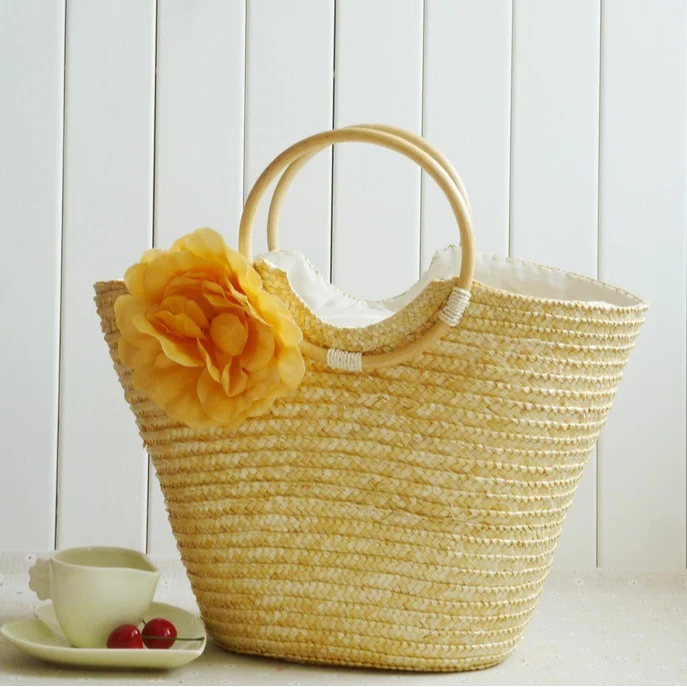 Elegante Strohtasche mit floralen Akzenten Skanto