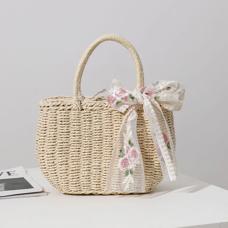Elegante Strohtasche mit Blumen-Schleifendetail Skanto