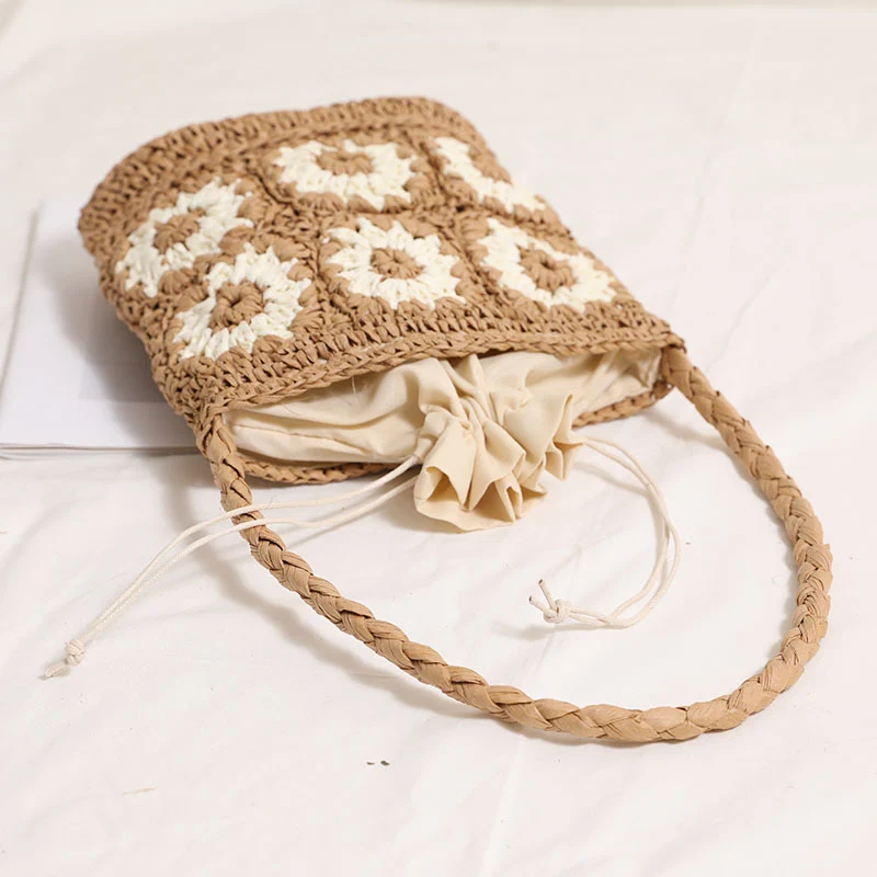 Handgefertigter Picknickkorb mit Blumenmuster Skanto